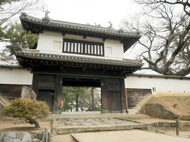 土浦城跡に残る太鼓門。関東地方で唯一の現存する櫓門だ（2018年1月31日撮影）