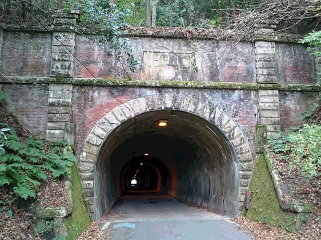 旧賤ヶ岳トンネルの入口。この先で待っている景色は？（提供・花田欣也さん）