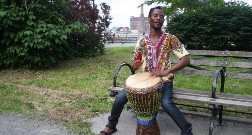 アフリカンドラム\nガーナの伝統的なアフリカン ドラム - 打楽器