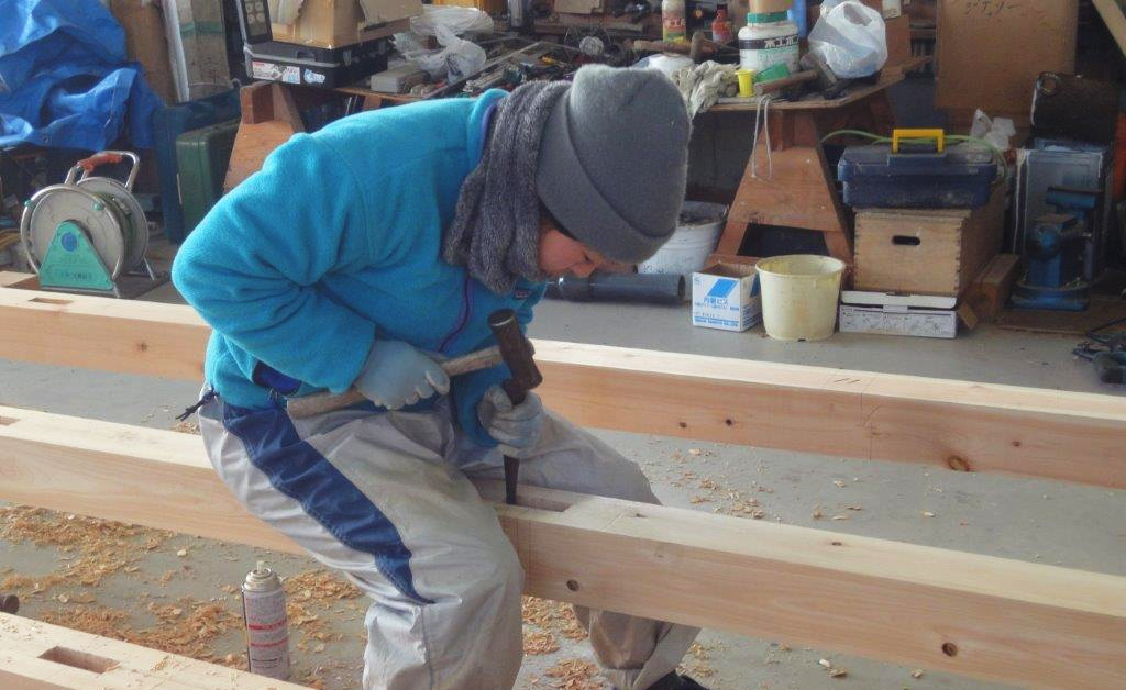 おじいさんたちに混じり「大工見習い」として働く31歳女性「毎日幸せだと思って生きている」 DANRO