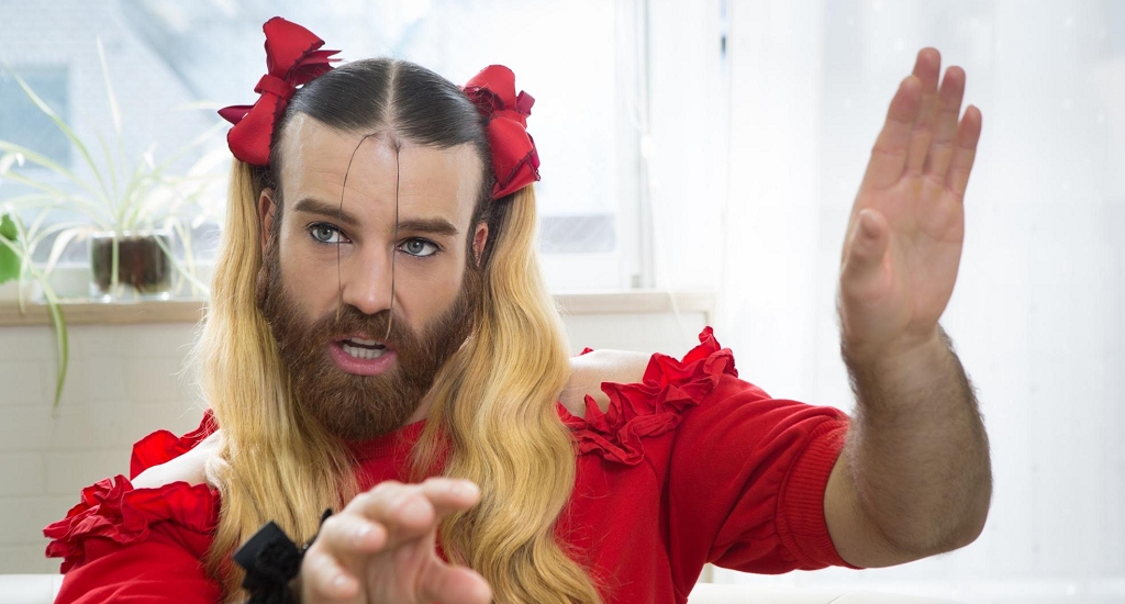 子供時代はデブ といじめられた 筋骨隆々 女装パフォーマー の原点 Danro