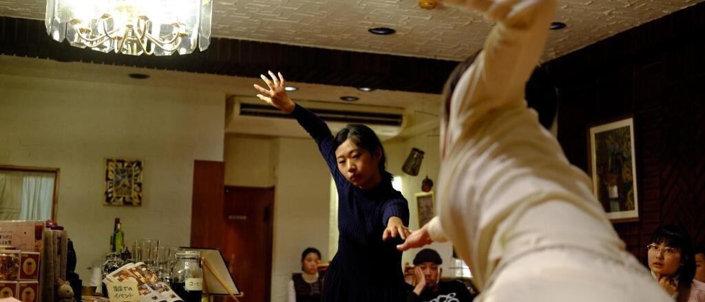 演劇が繰り広げられる「レトロ喫茶」 閉店寸前だった店が講じた