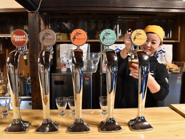 吉田瞳 女性ひとりで気軽に「ビール・テイスティング」 散歩の聖地・谷根千の「古民家ビアホール」 | DANRO